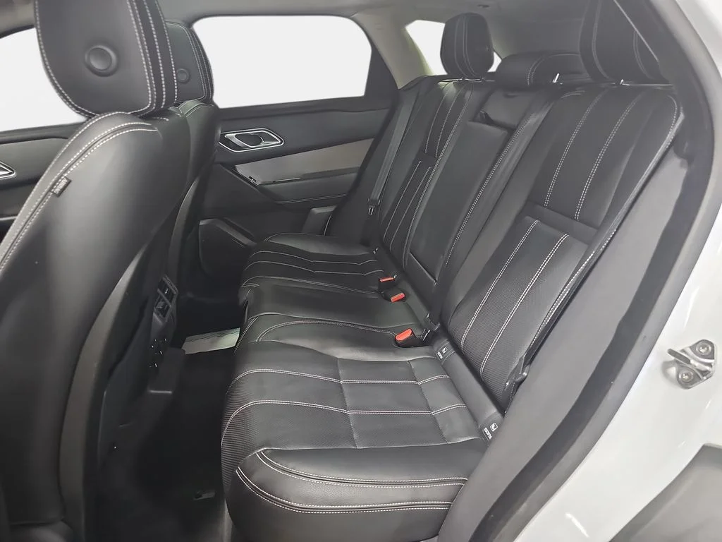Used 2018 White Land Rover S image 12
