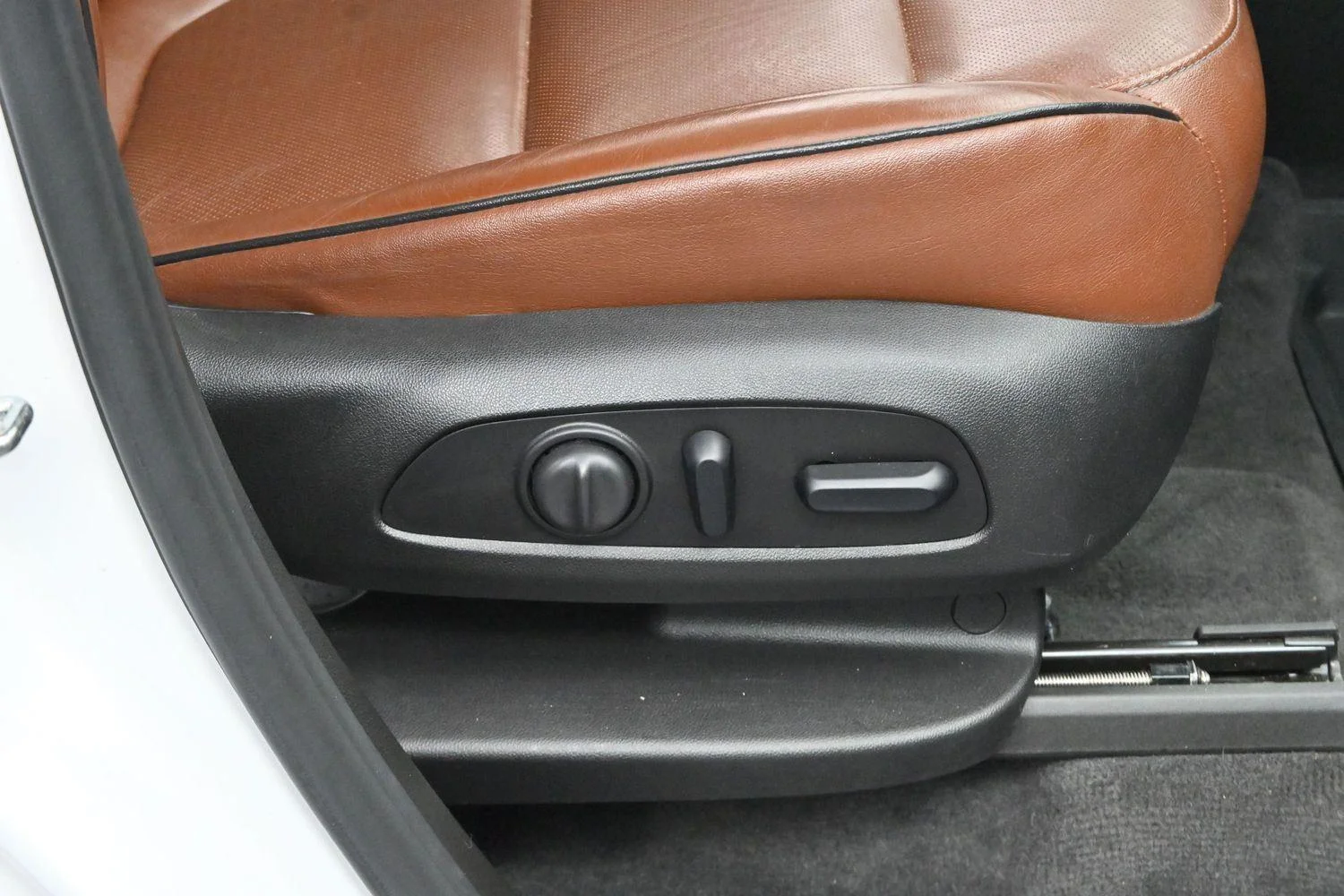 Used 2019 IRIDESCENT PEARL TRICOAT Chevrolet High Country image 39
