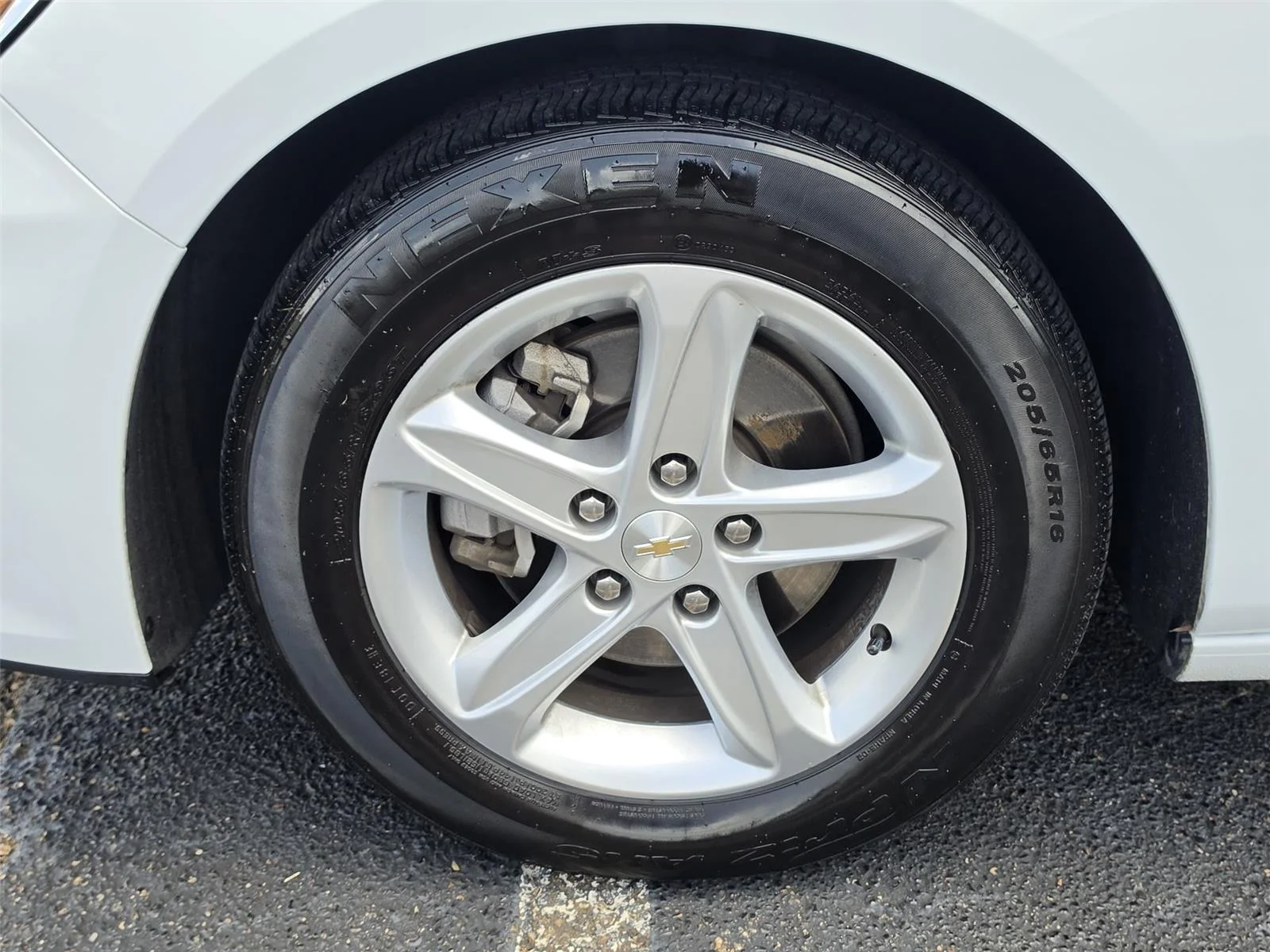 Used 2024 Summit White Chevrolet LT image 32