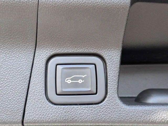 Used 2021 WHITE FROST TRICOAT GMC Denali image 13