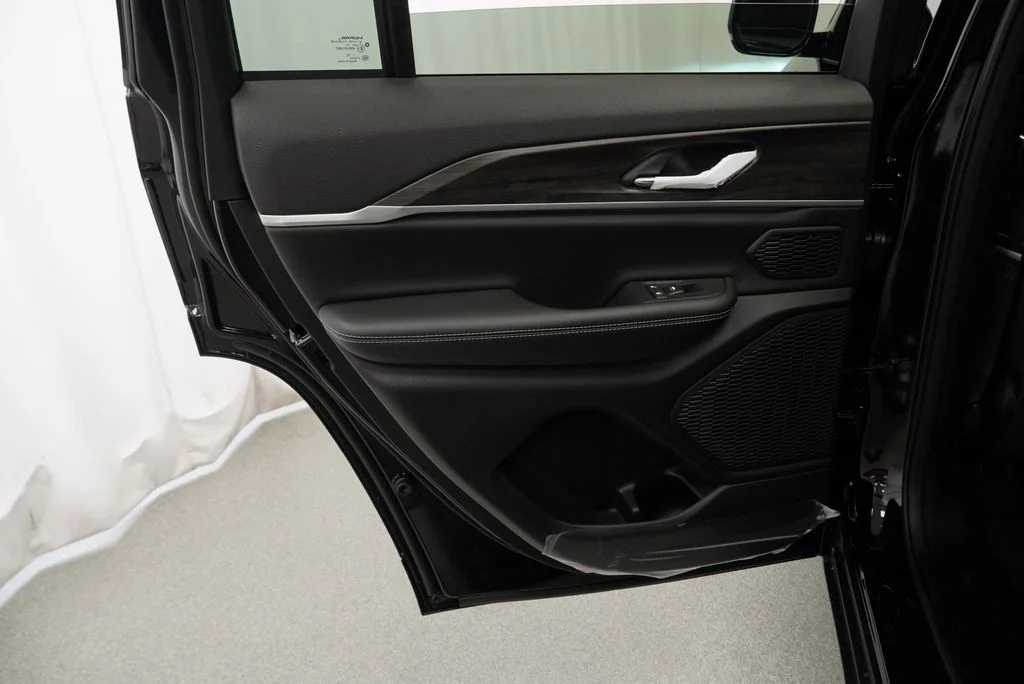 New 2027 High Gloss Black Jeep Limited image 30
