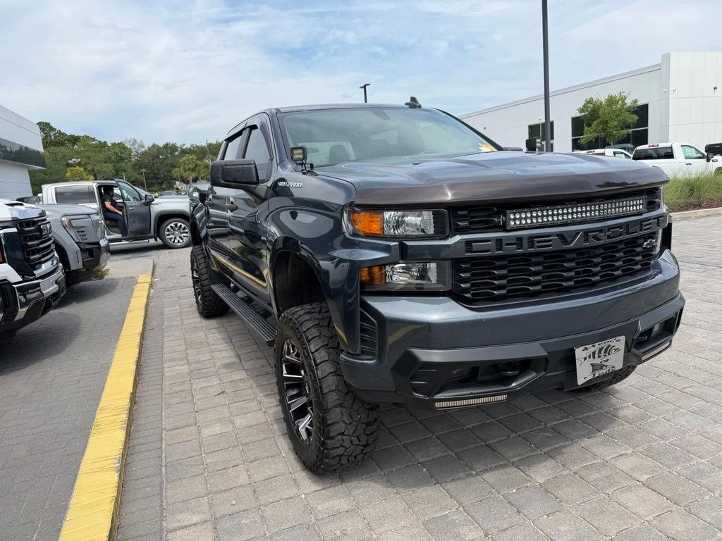 Used 2019 Shadow Gray Metallic Chevrolet Custom image 4