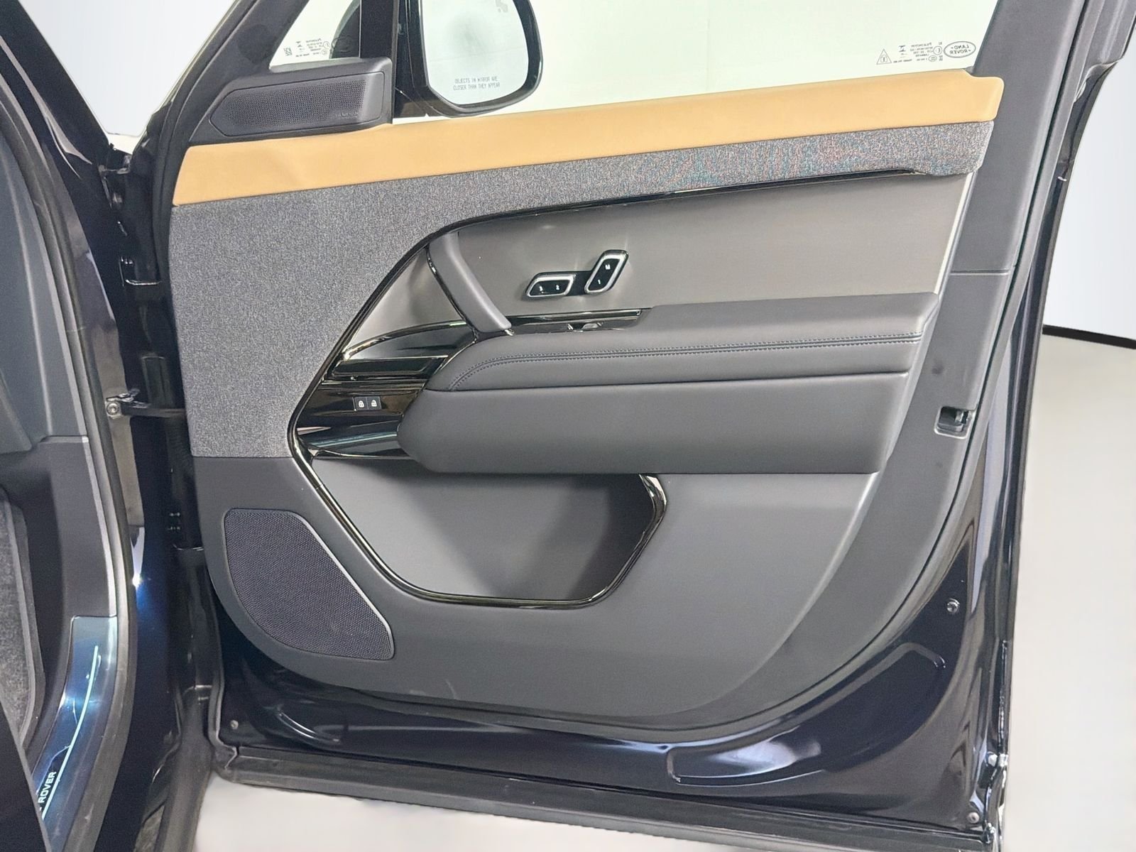 New 2026 Constellation Blue Ultra Metallic Gloss LAND ROVER Dynamic SE image 31