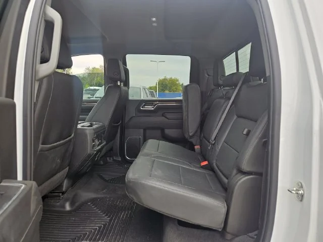 Used 2024 Summit White Chevrolet LT image 8