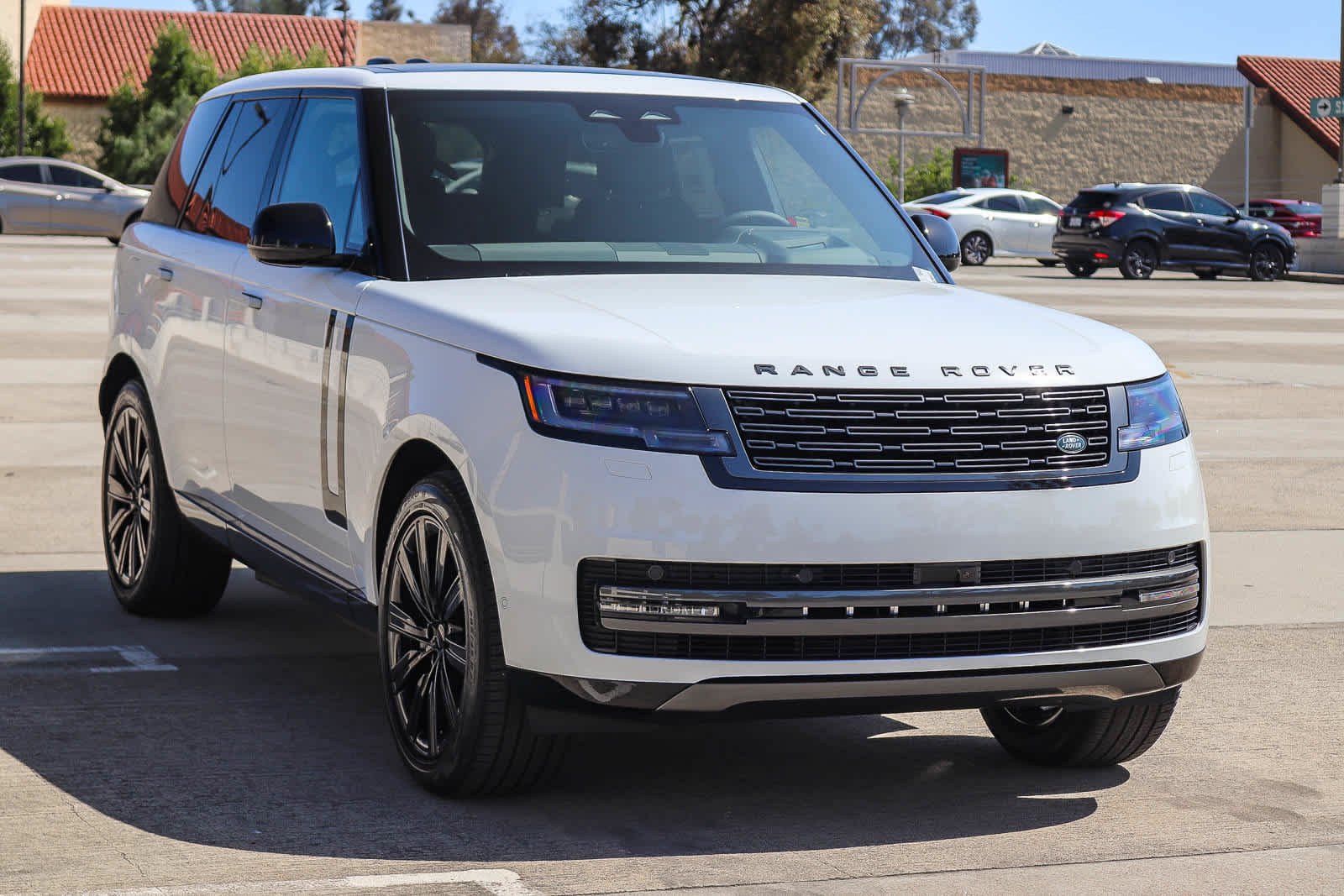 New 2026 Fuji White Land Rover SE image 3