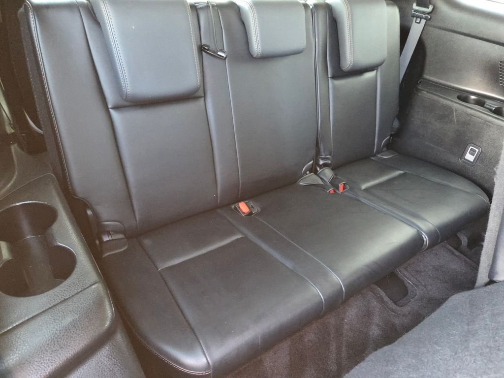 Used 2016 White Toyota XLE V6 image 18