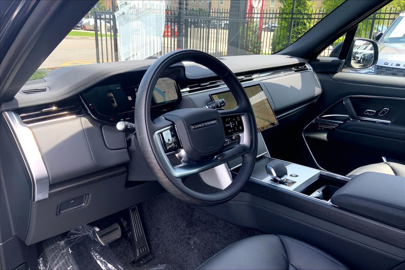 New 2026 Santorini Black Land Rover SE LWB 7-Seats / V8 image 8
