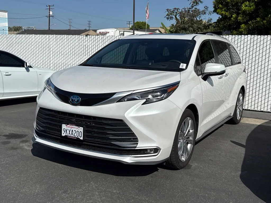 Certified Used 2024 Off-white Toyota Platinum image 3