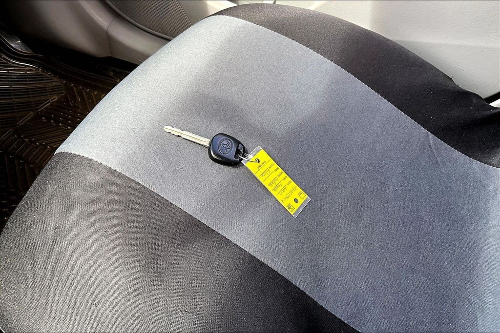 Used 2009 Silver Toyota Base image 10