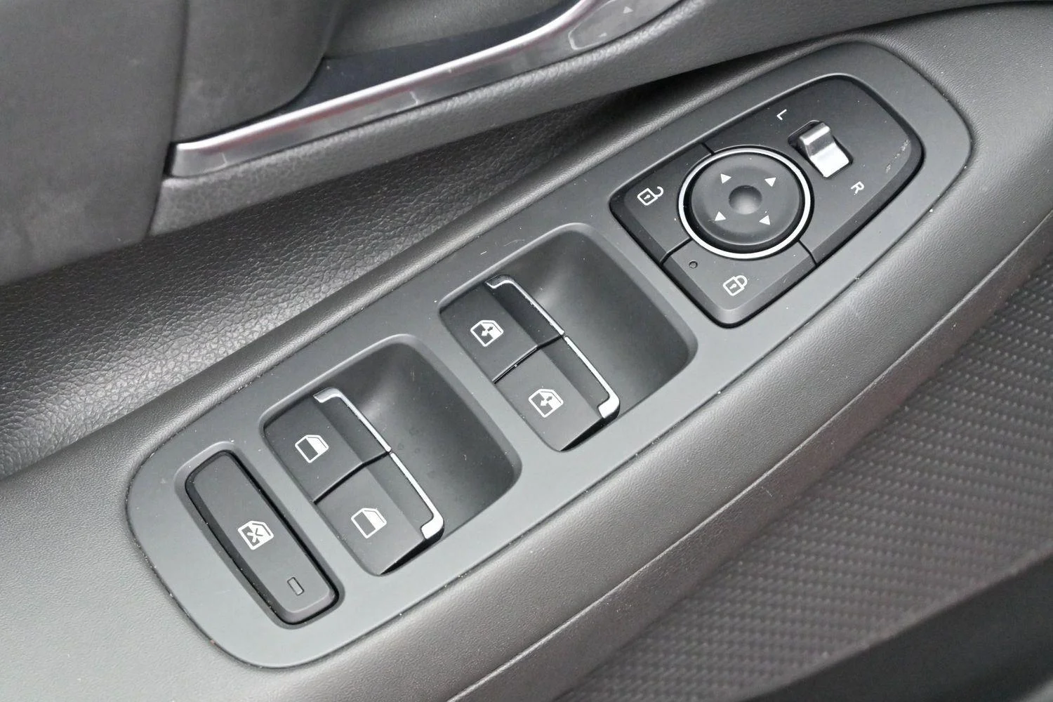 Used 2020  Hyundai SEL image 11