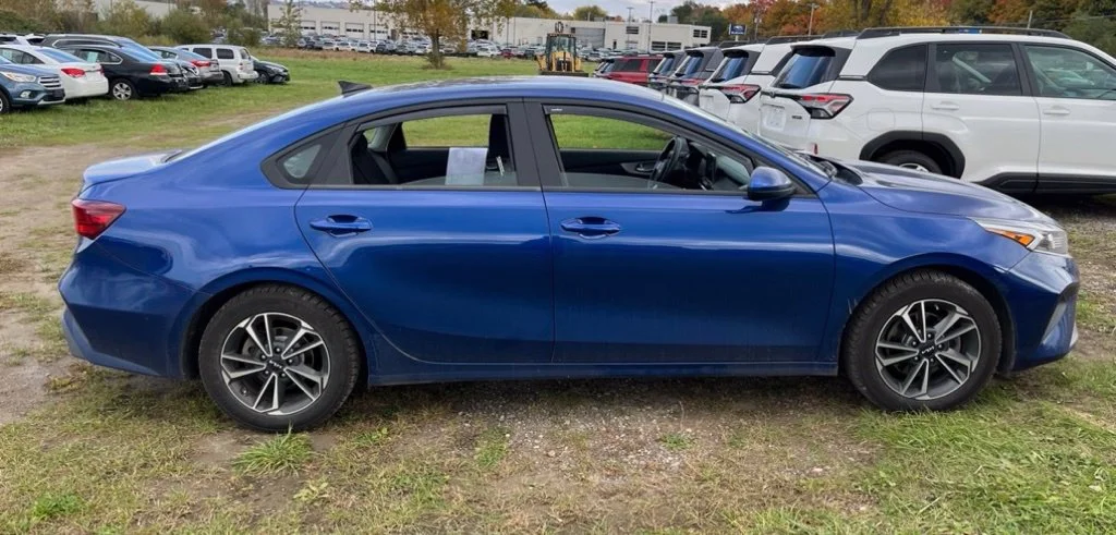 Used 2023 Blue Kia LXS image 11