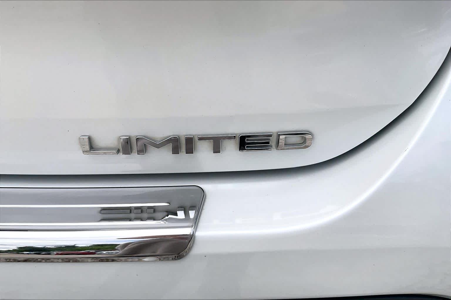 Used 2020 Blizzard Pearl Toyota Limited image 9