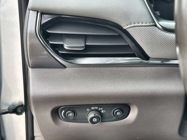 Used 2020 SILVER ICE METALLIC Chevrolet Premier image 17