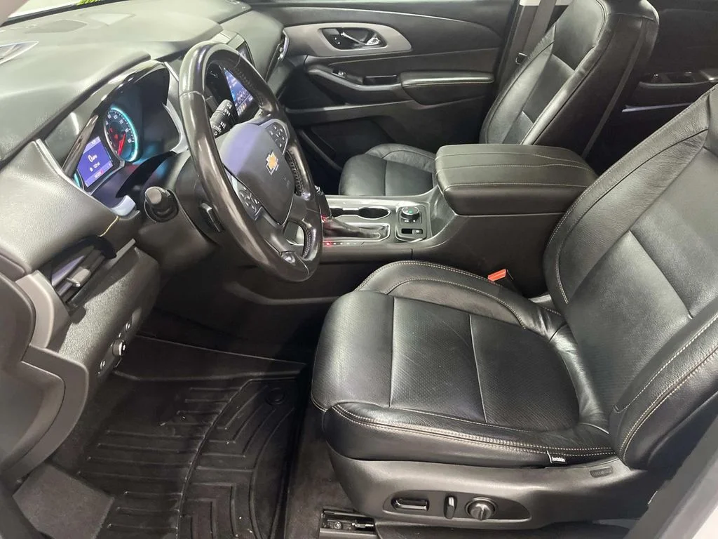 Used 2020 SUMMIT WHITE Chevrolet LT Cloth image 11
