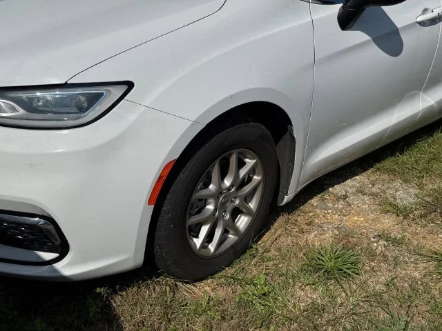 Used 2023 White Chrysler Touring L image 4