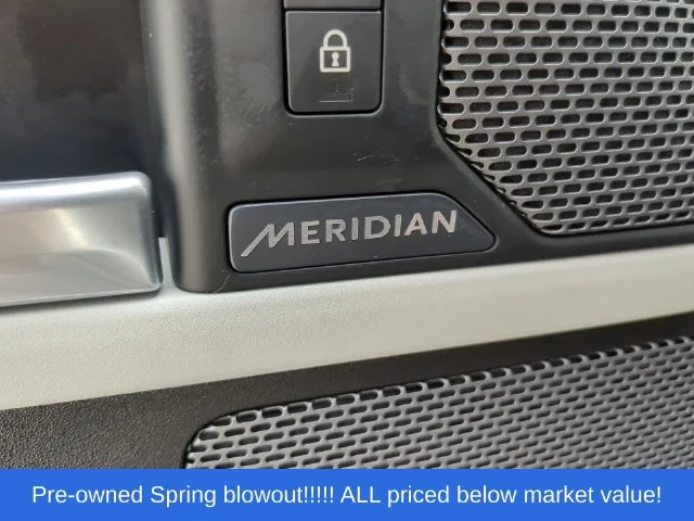 Used 2020  Land Rover SE image 22