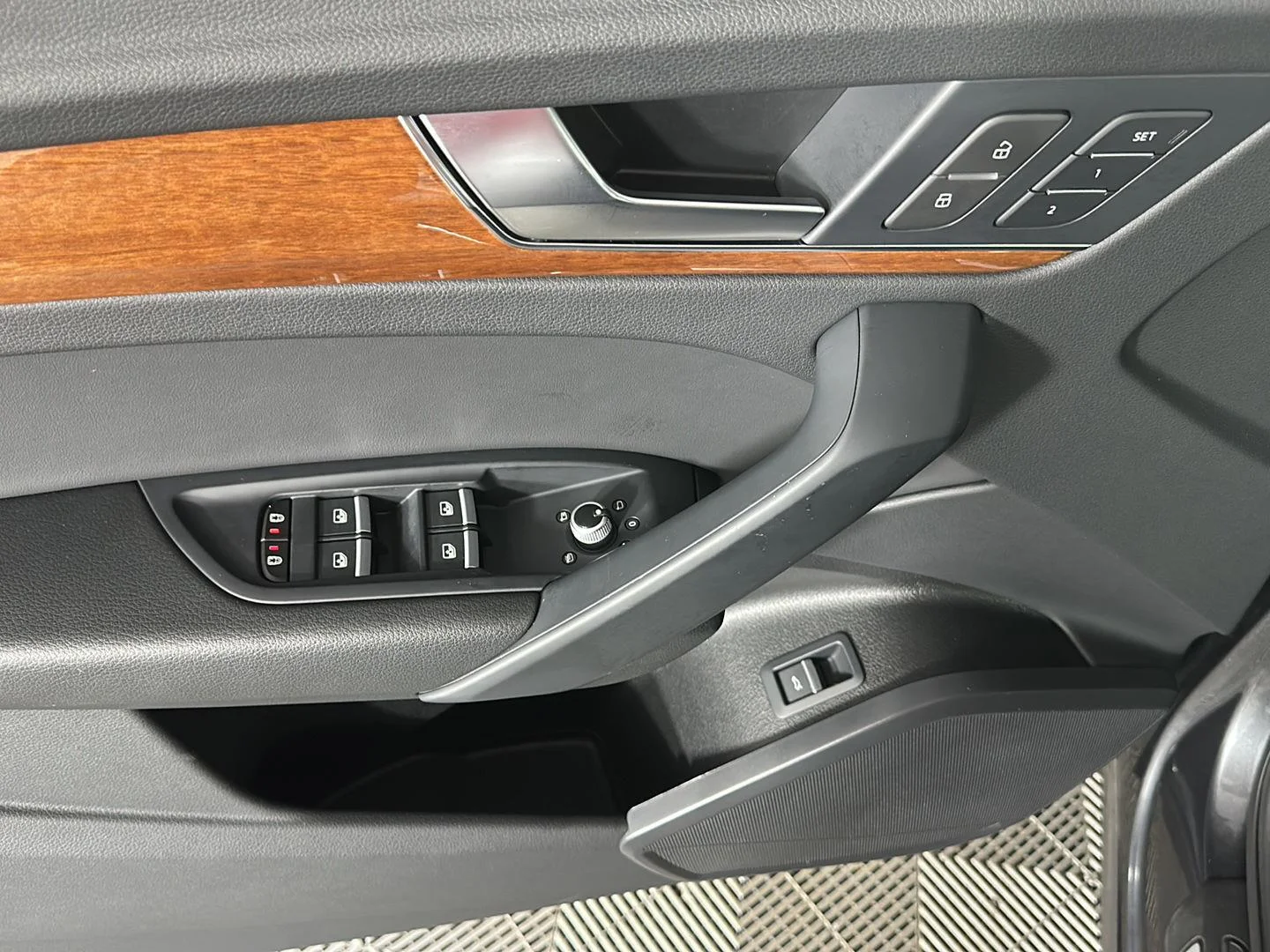 Used 2023 Daytona Gray Pearl Effect Audi S line Premium image 19