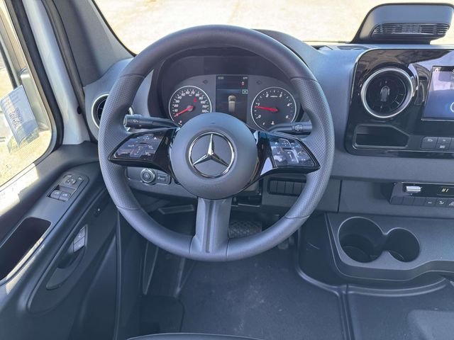 New 2026 Arctic White Mercedes-Benz Cargo 170 WB image 24