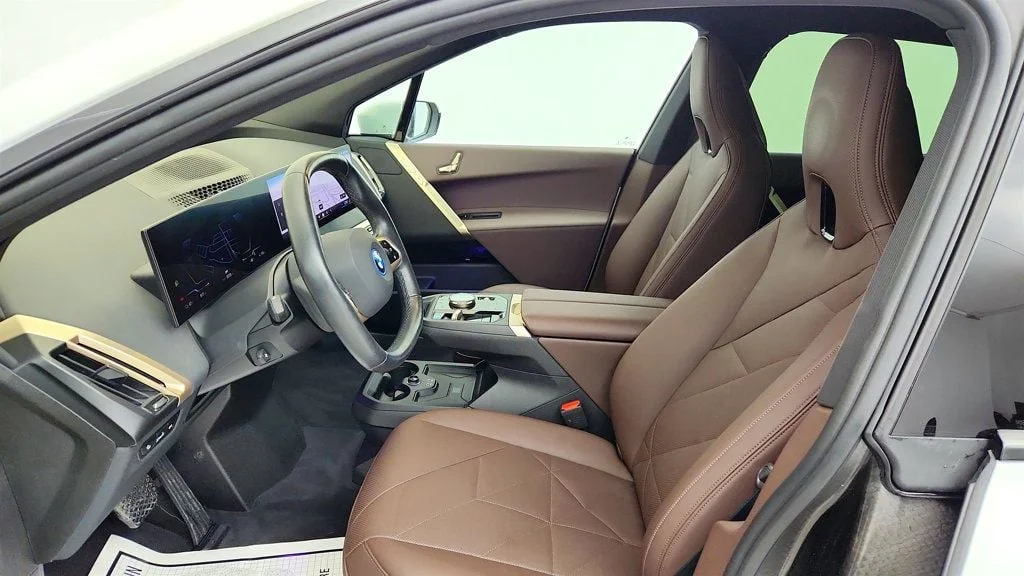 Used 2025 Alpine White BMW xDrive50 SAV w/ Ventilated Seats image 18