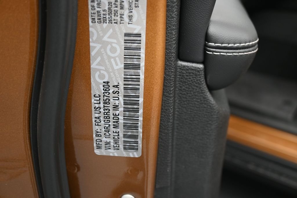 New 2026 Copper Shino Metallic Clear-Coat Exterior Paint Jeep Limited image 18