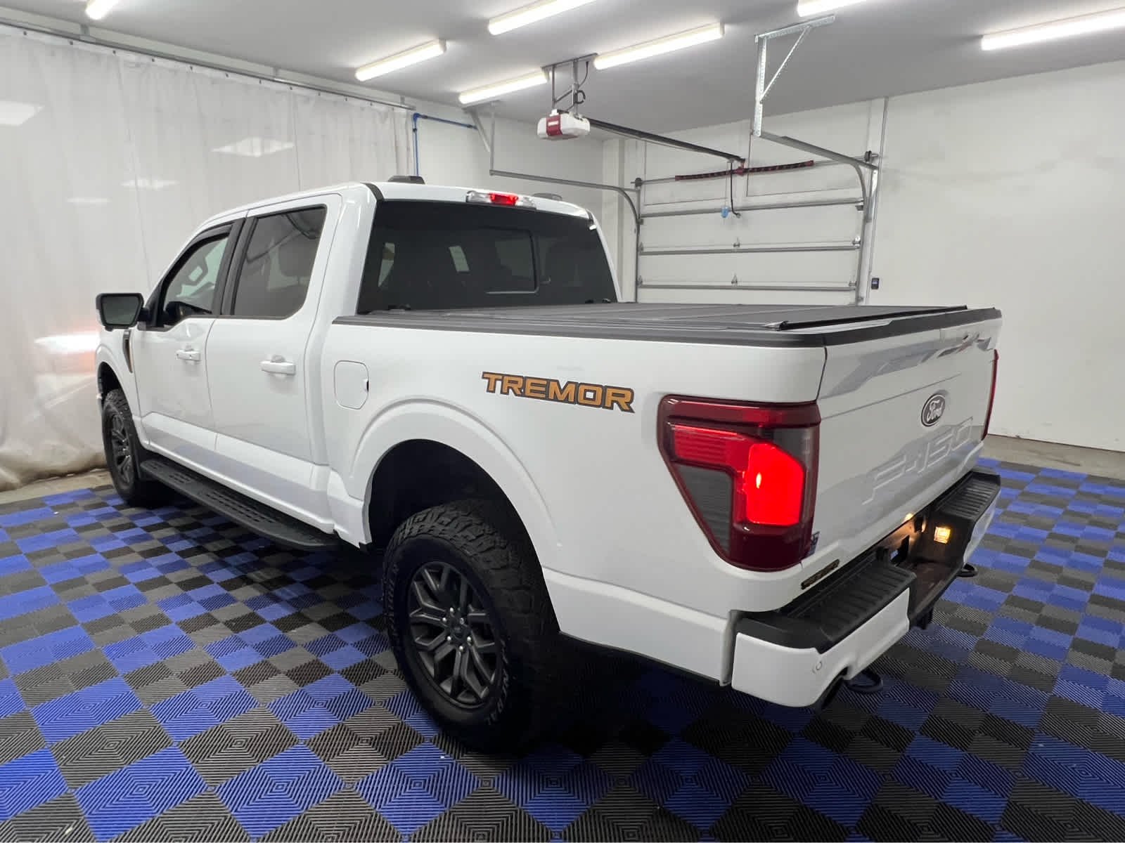 Used 2025 Oxford White Ford Tremor image 10