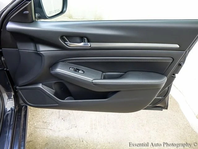 Used 2019 Blue Nissan 2.5 SV image 23