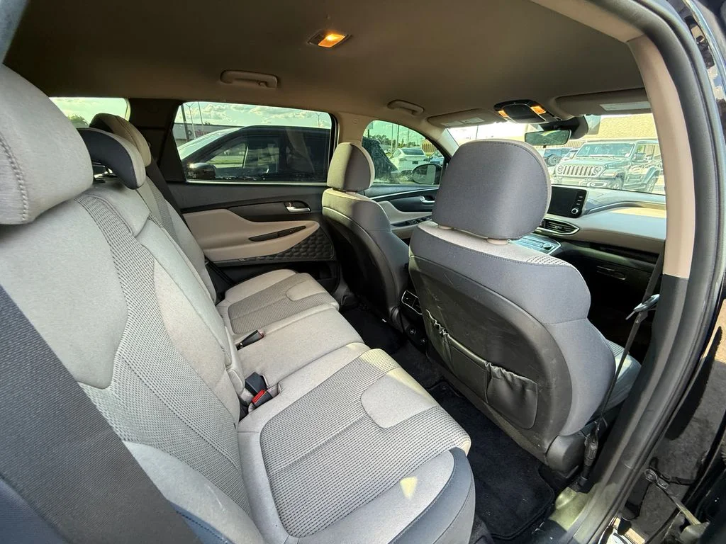 Used 2023 Black Hyundai SE image 4