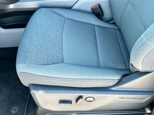 Used 2025 Blue Ford XLT image 19