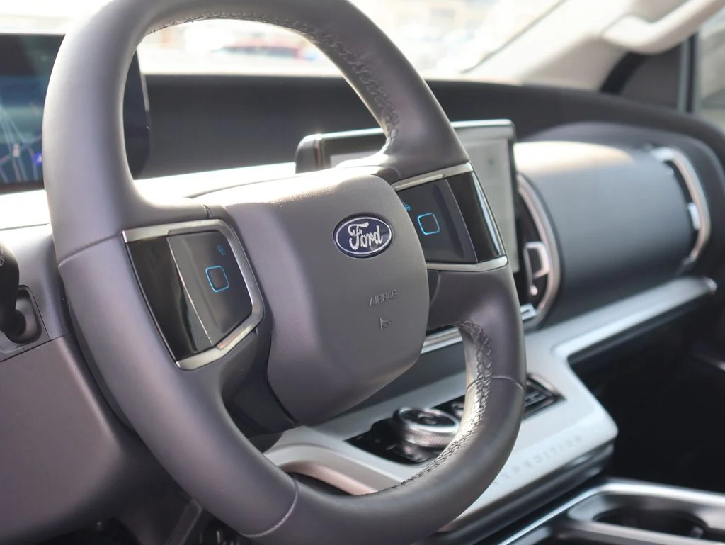 Certified Used 2025 Oxford White Ford Active image 27