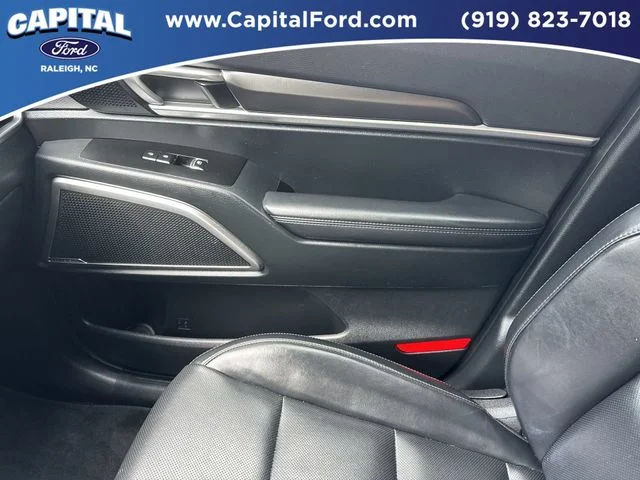 Used 2025 White Kia S image 29