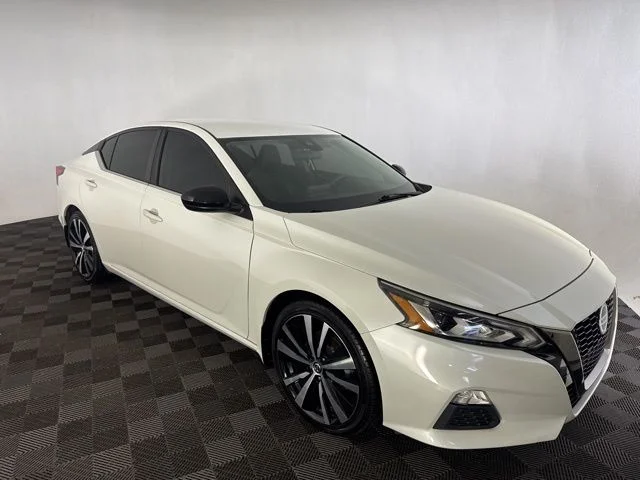 Used 2020 White Nissan 2.5 SR image 1