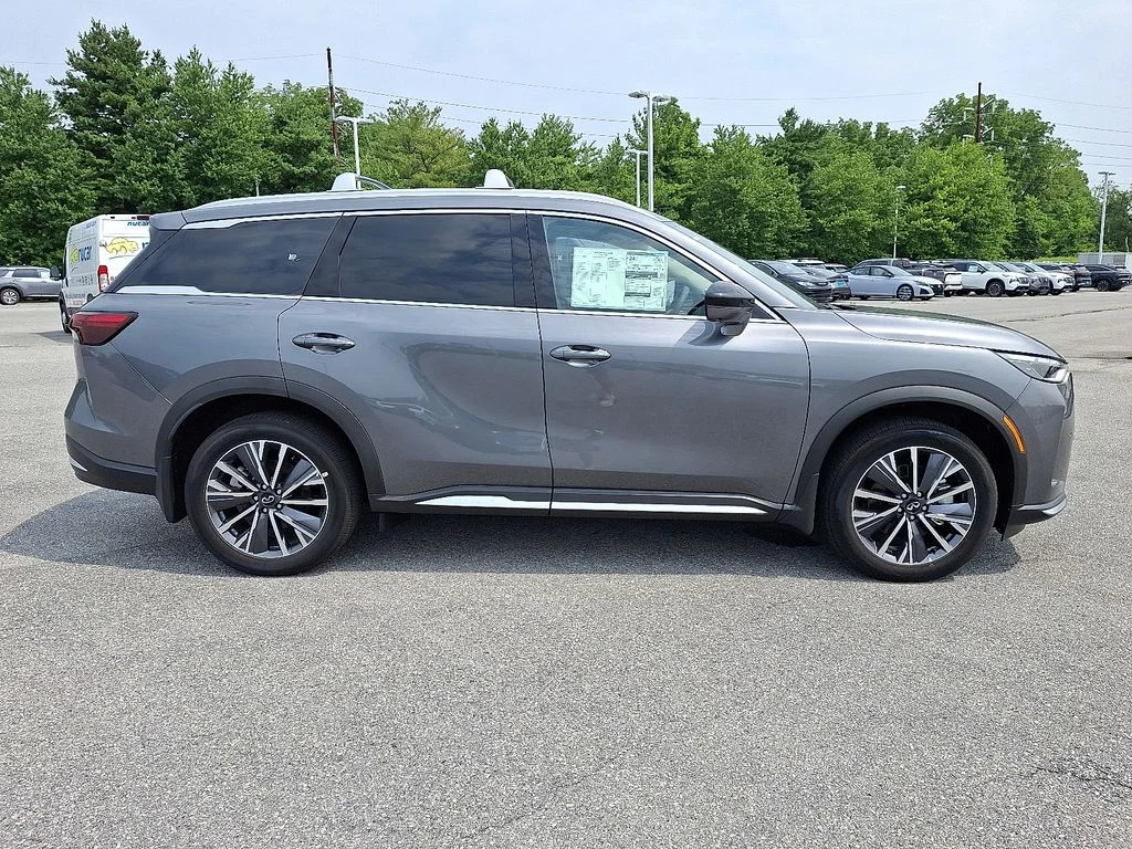 Used 2026 Gray INFINITI LUXE image 8