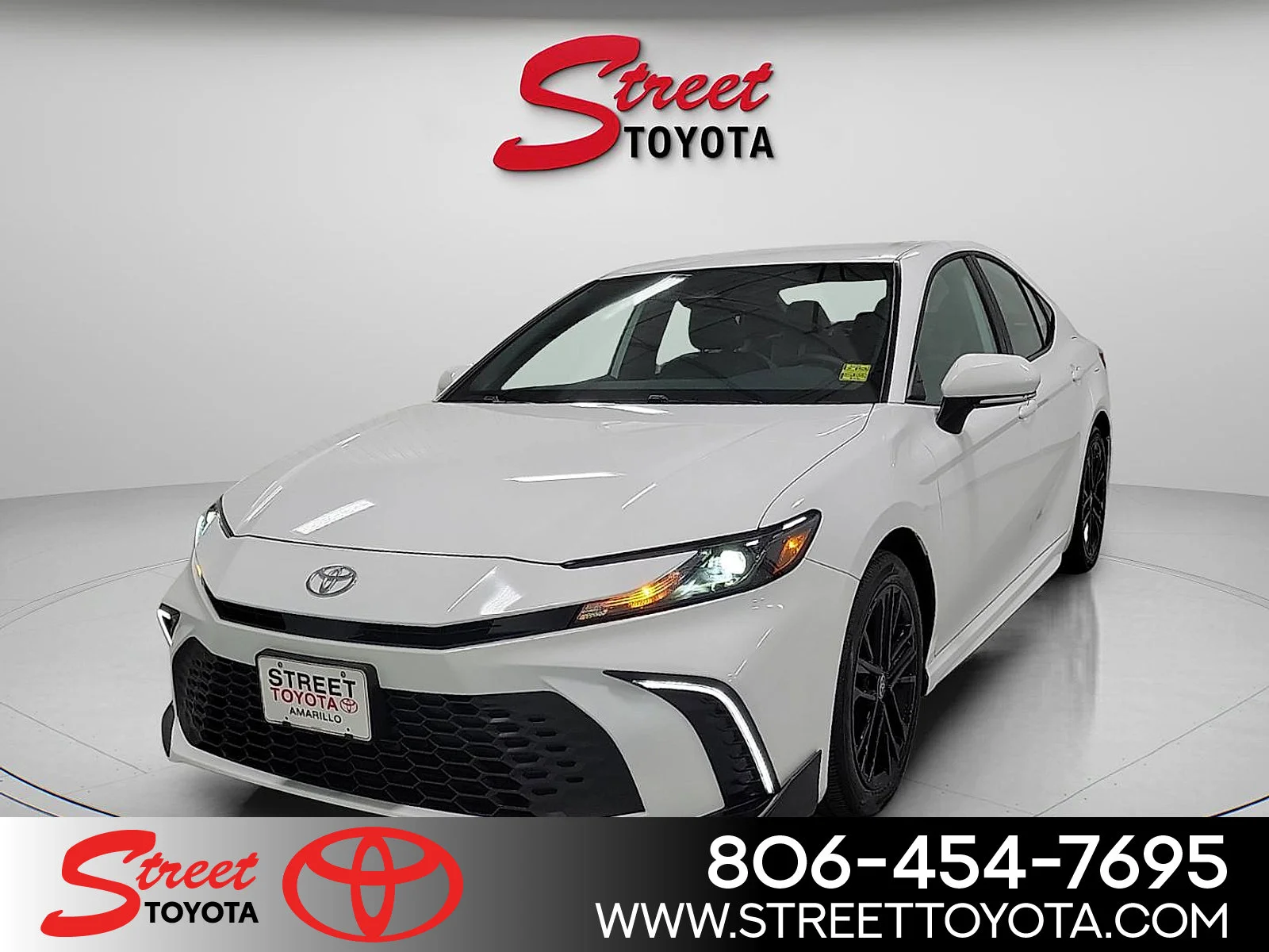 2026 Toyota Camry SE Hybrid's photo