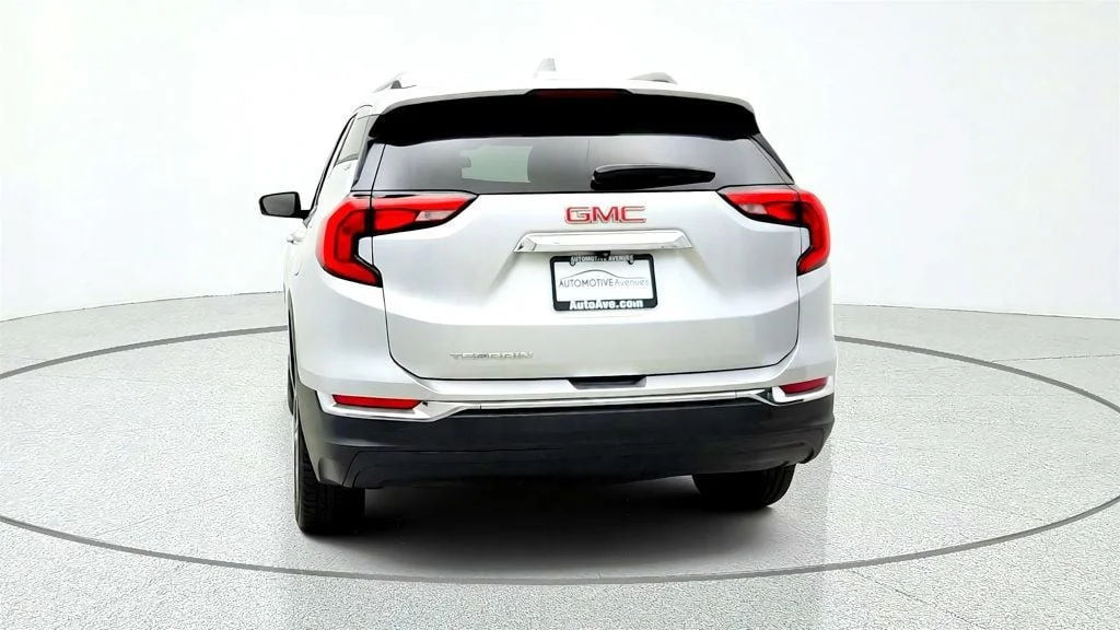 Used 2020 Quicksilver Metallic GMC FWD 4dr SLT image 6