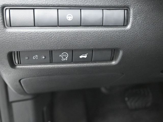 Used 2025 Silver Nissan SV image 21