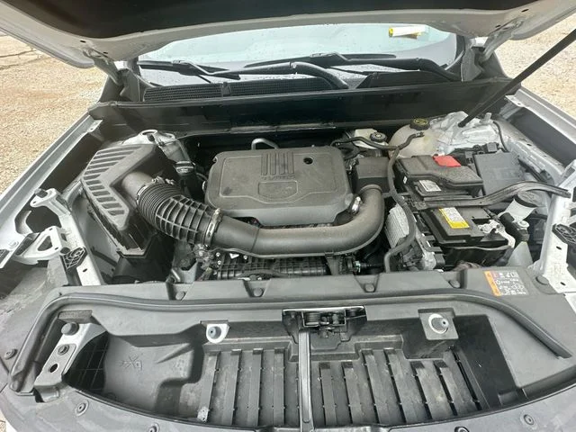 Used 2023 White GMC SLE image 33