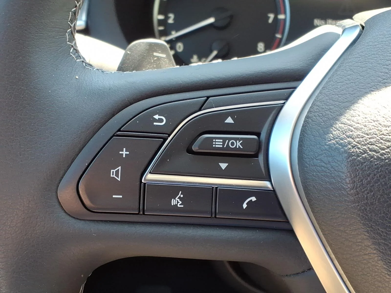 Certified Used 2023 Blue INFINITI LUXE image 13