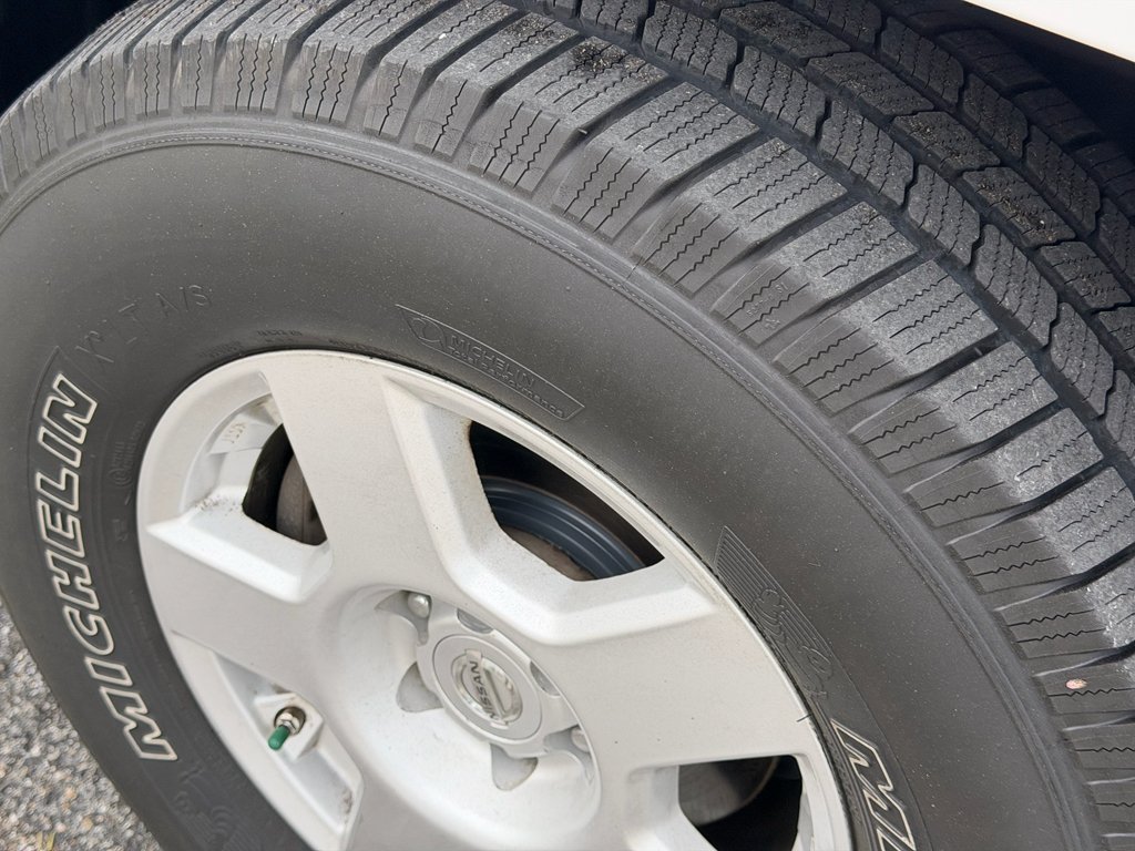 Used 2007 Avalanche Nissan S image 10