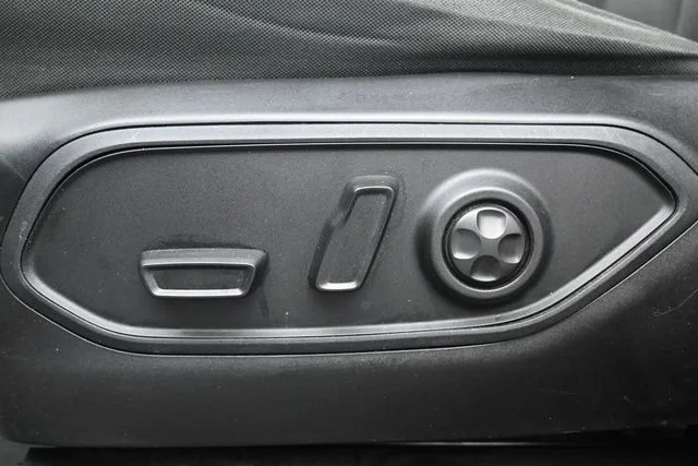 Used 2024 White Jeep Laredo image 18
