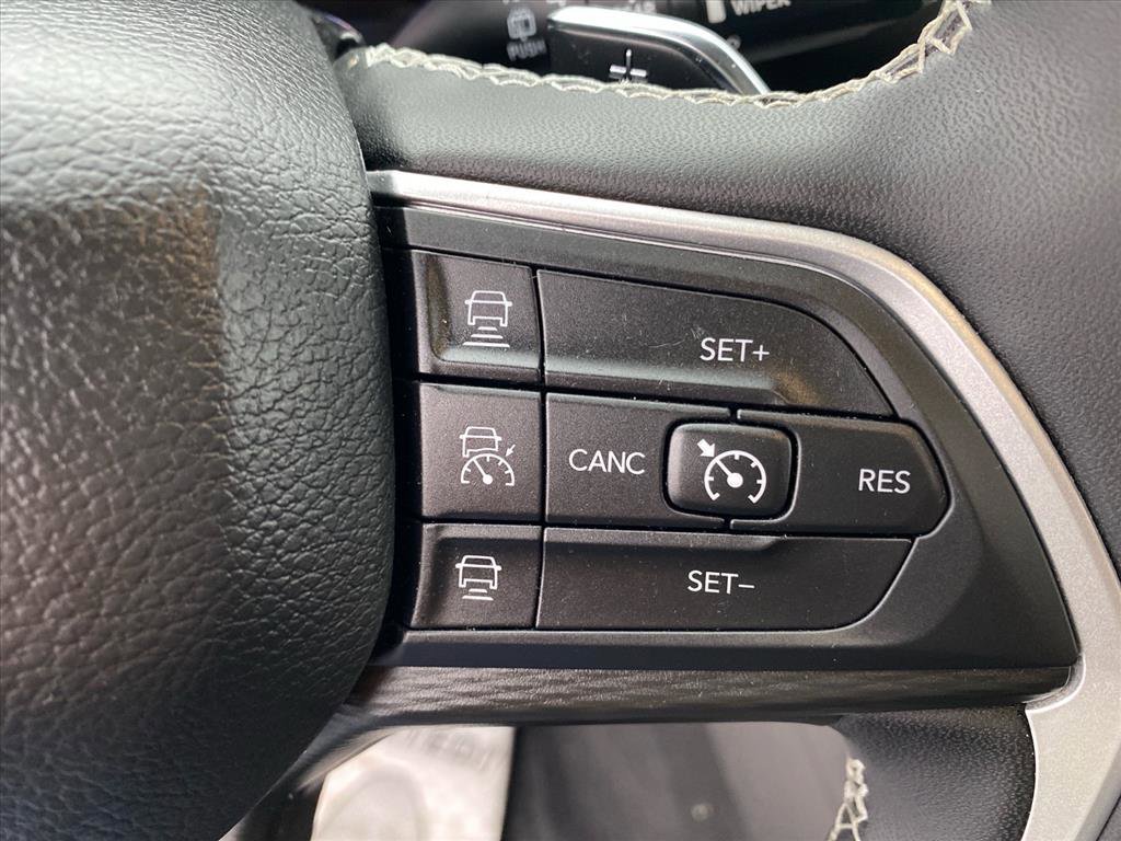 Used 2023 Diamond Black Crystal Pearlcoat Jeep Altitude image 17