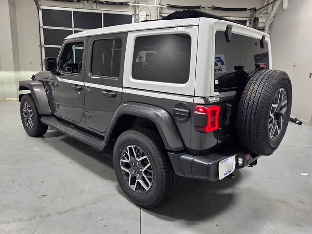 New 2026 Granite Crystal Metallic Clear-Coat Exterior Paint Jeep Sahara image 8