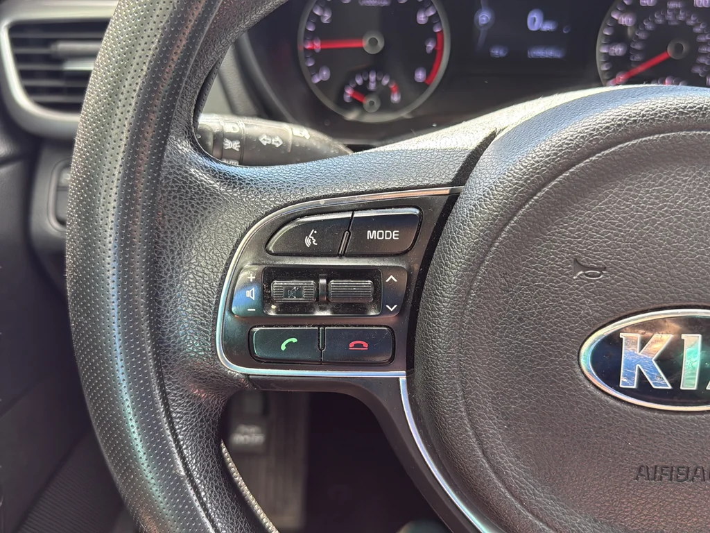 Used 2016 White Kia LX image 15