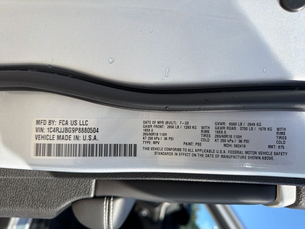 Used 2023 Silver Jeep Limited image 33
