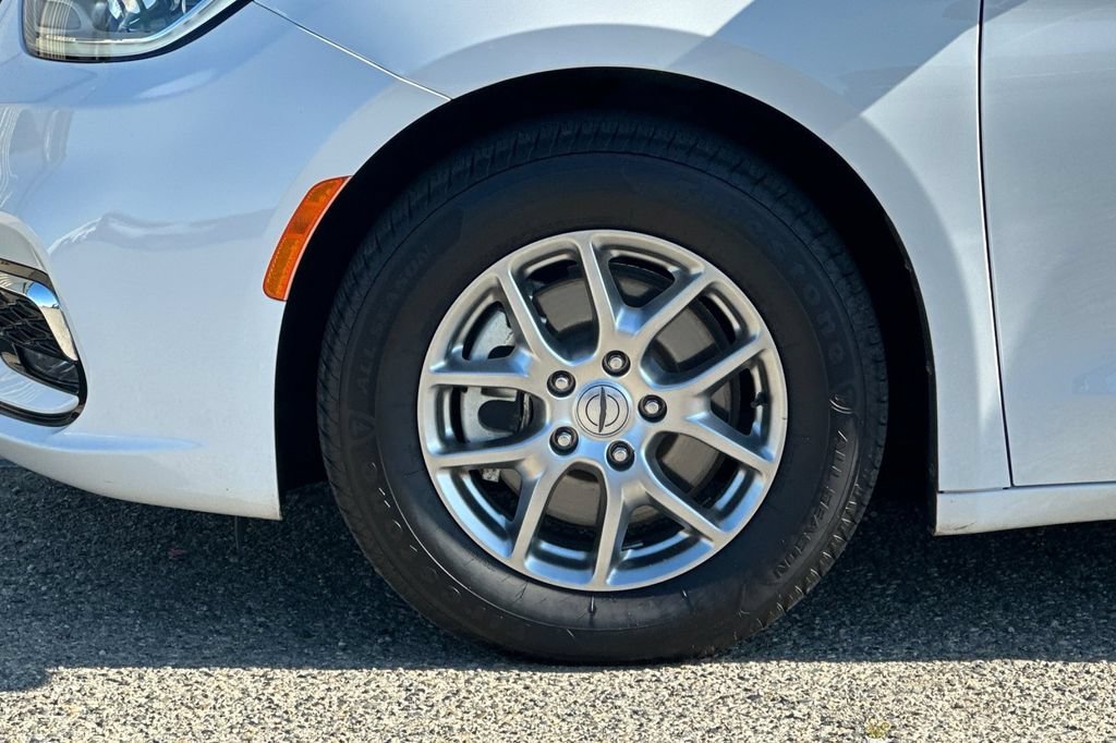 2021 Chrysler Pacifica Touring - Photo 26
