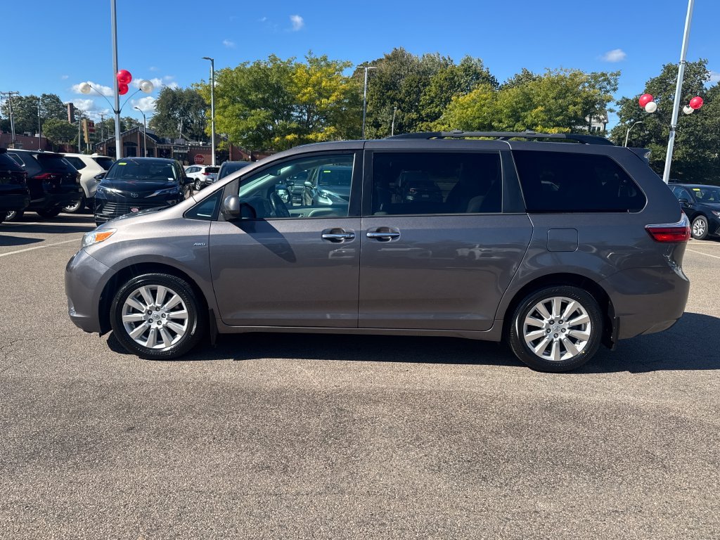 Used 2017 Gray Toyota XLE Premium image 4