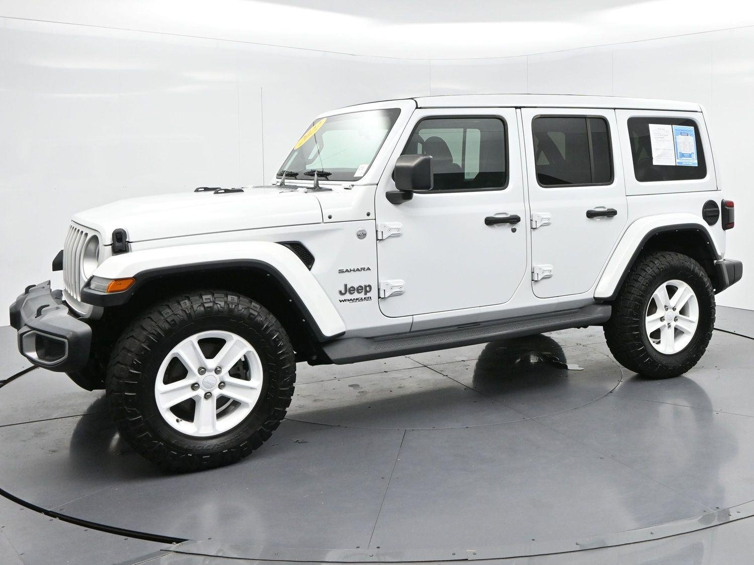 Used 2022 Bright White Clearcoat Jeep Unlimited Sahara image 4