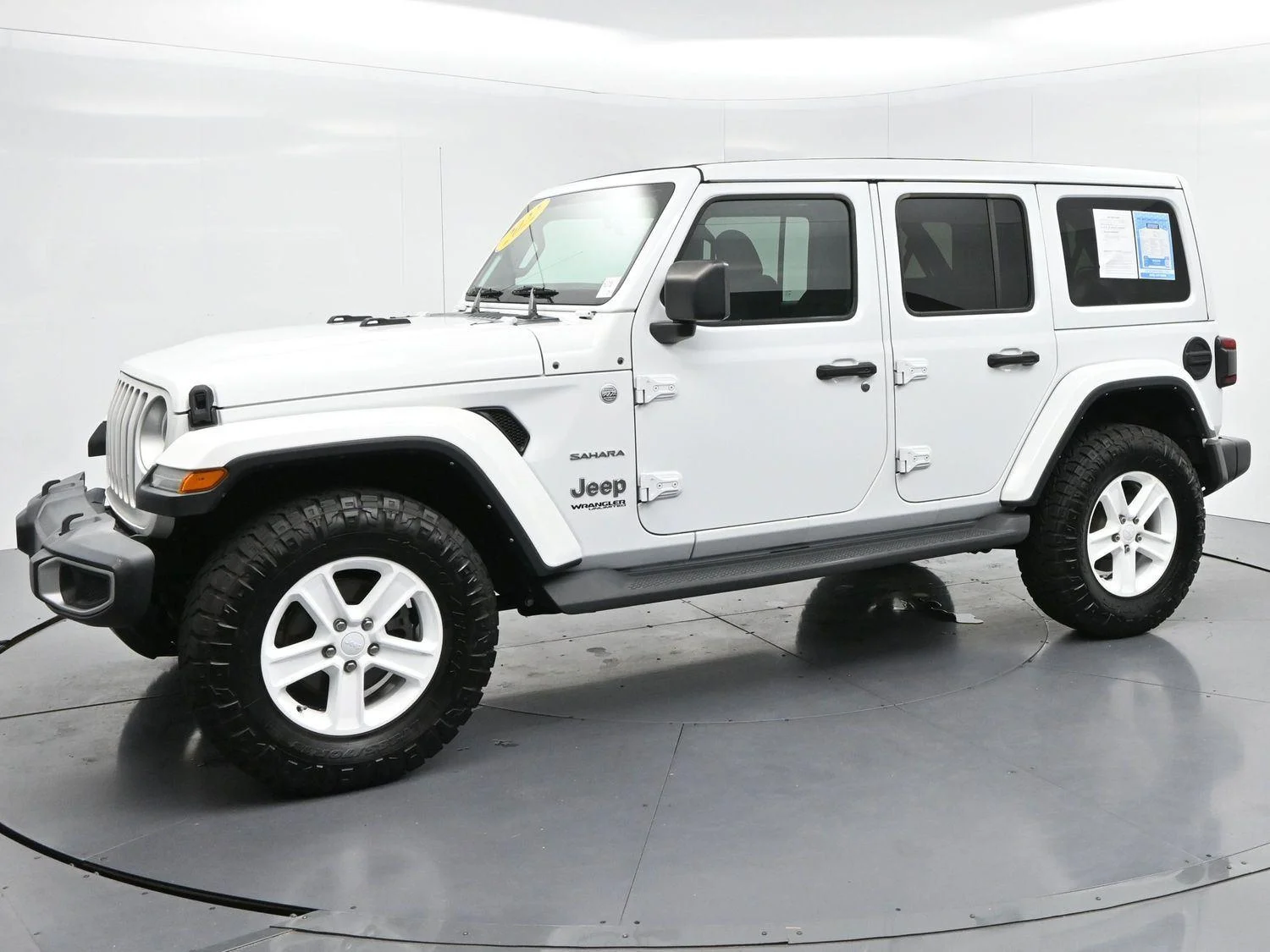 Used 2022 Bright White Clearcoat Jeep Unlimited Sahara image 4