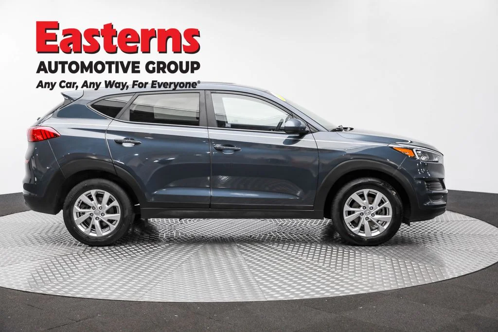 Used 2021 Blue Hyundai SE image 4