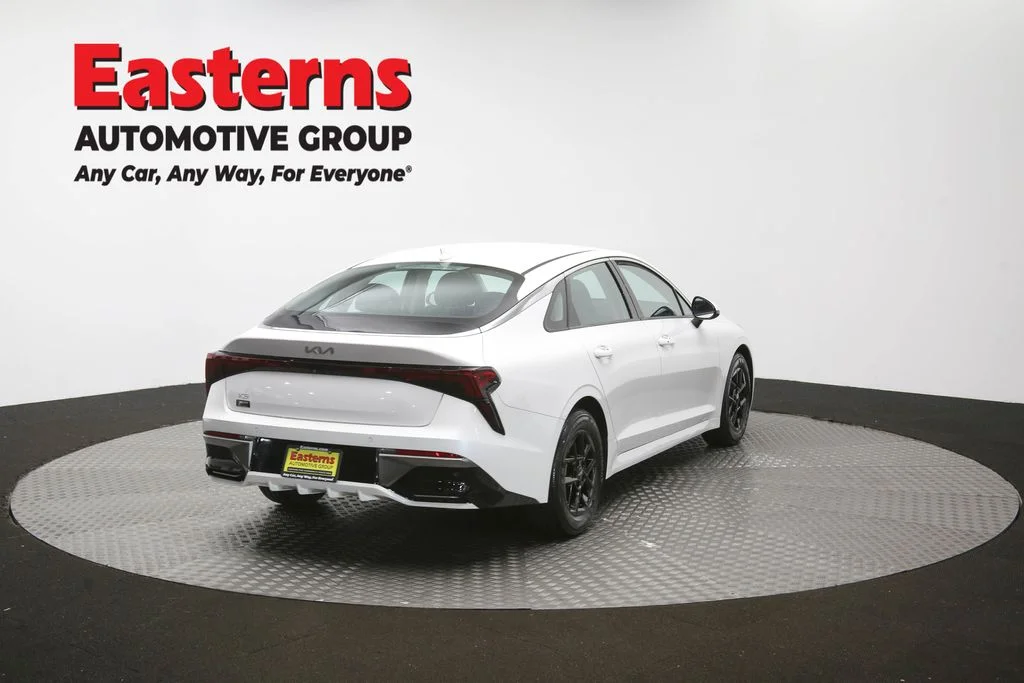 Used 2025 White Kia LXS image 39