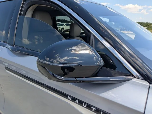 Used 2025 Gray Lincoln Premiere image 9